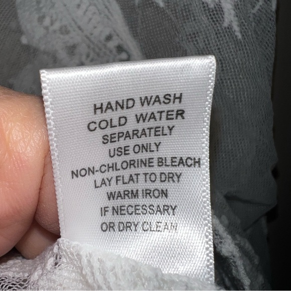 Rabbit Rabbit Rabbit White Cropped Lace and Crochet Button Front Top Size Large - Picture 5 of 8